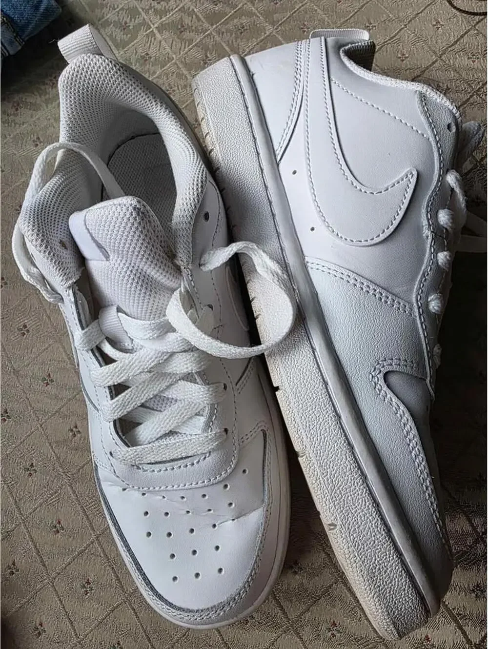Youth Nike court borough white sneaker